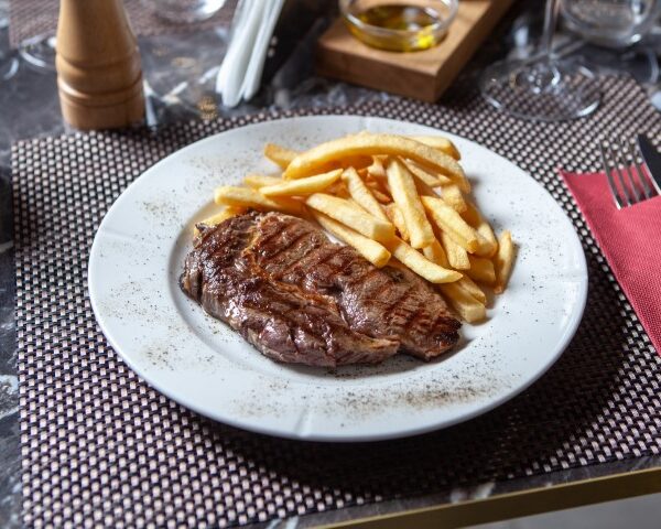 Antricot de vita argentiniana grill cu cartofi prajiti